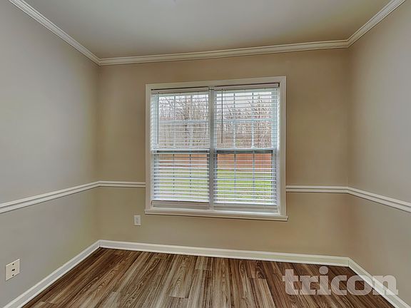 4th image of 4097 Village Park Ct