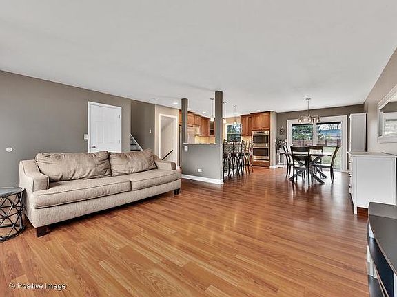3rd image of 909 Hitchcock Ave