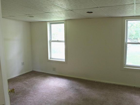 3rd image of 45 E 36th Ave