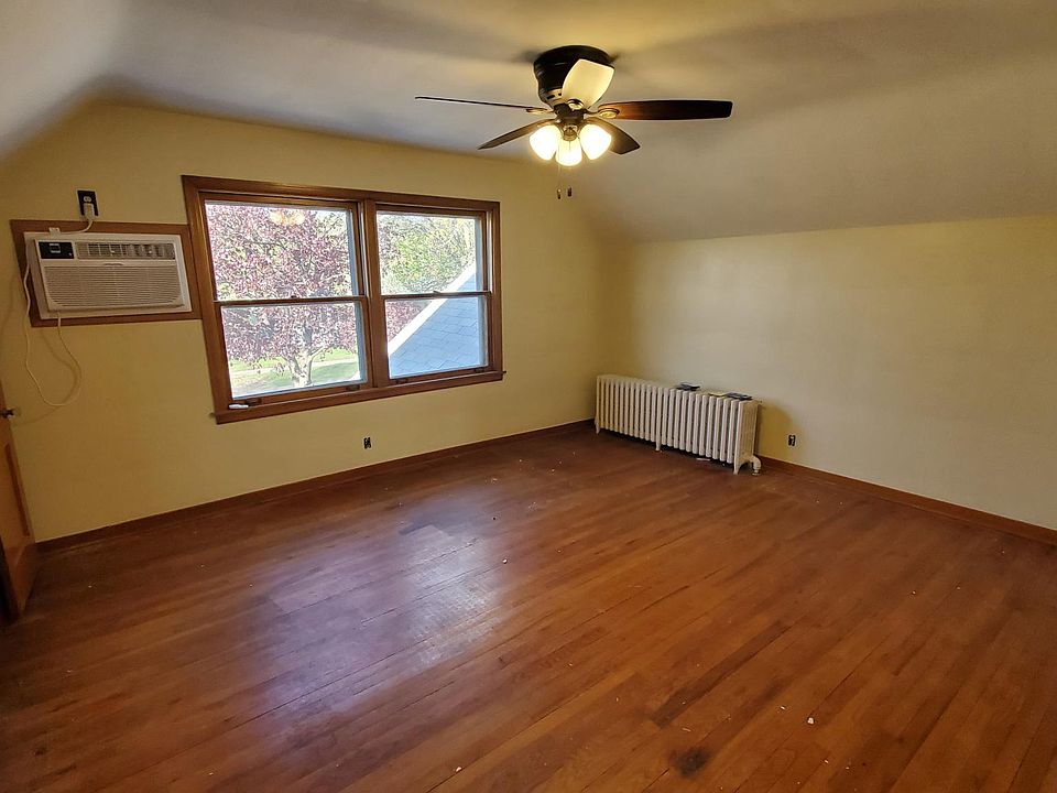 1st image of 566 E Wabasha St
