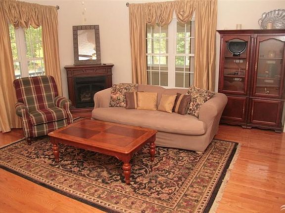 4th image of 850 Glenn Oak Drive