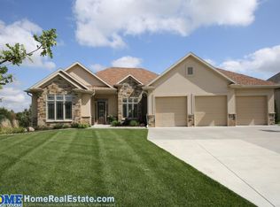 9414 Ravenwood Ln, Lincoln, NE 68526