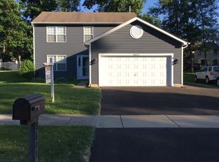 8607 Sycamore Ct, Fox Lake, IL 60020