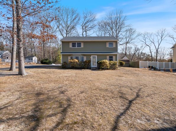 66 Frank Avenue, Yaphank, NY 11980