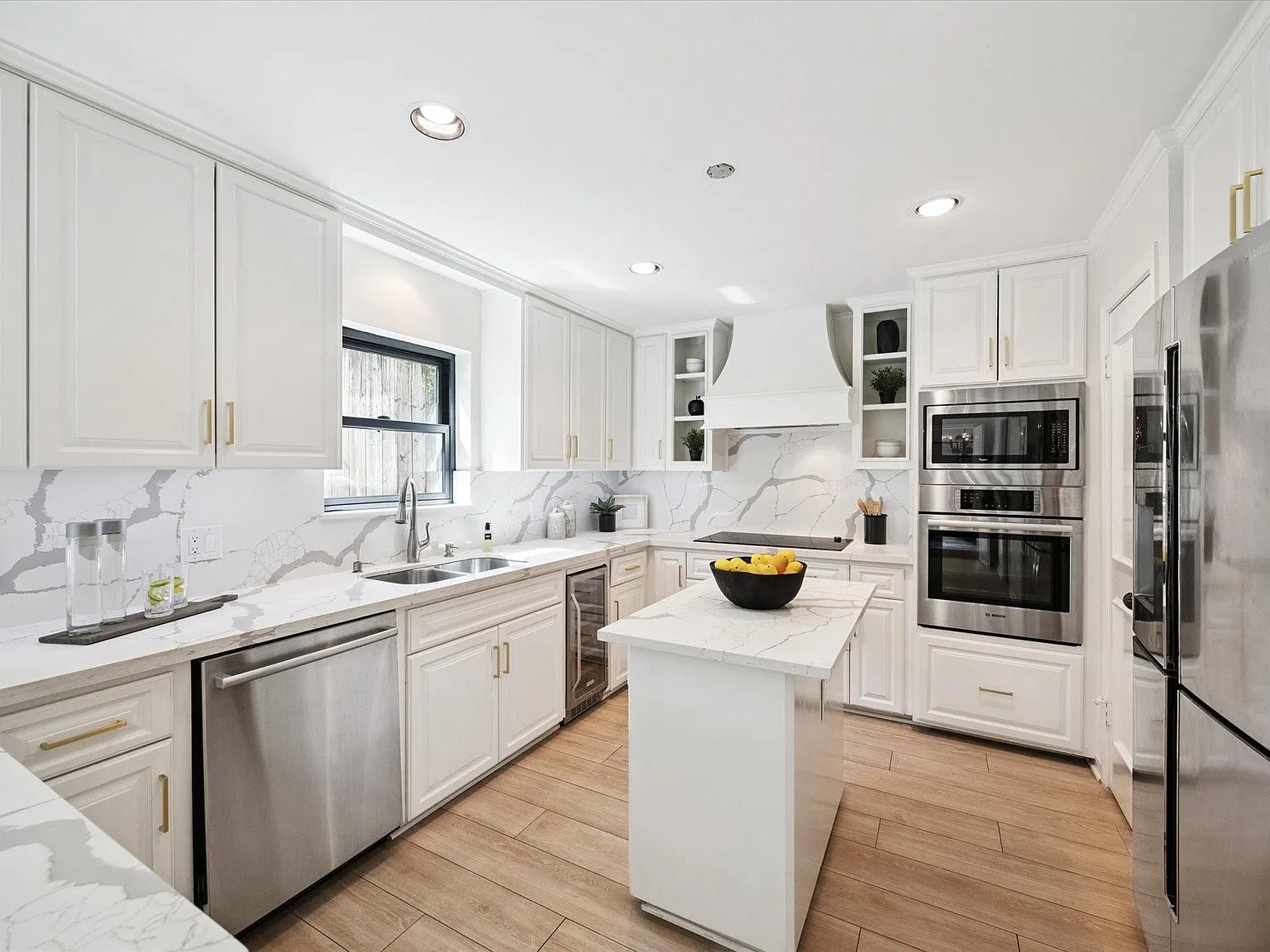 3 bed, 2.5 bath, 2158 sqft, $3,100 — Photo 2