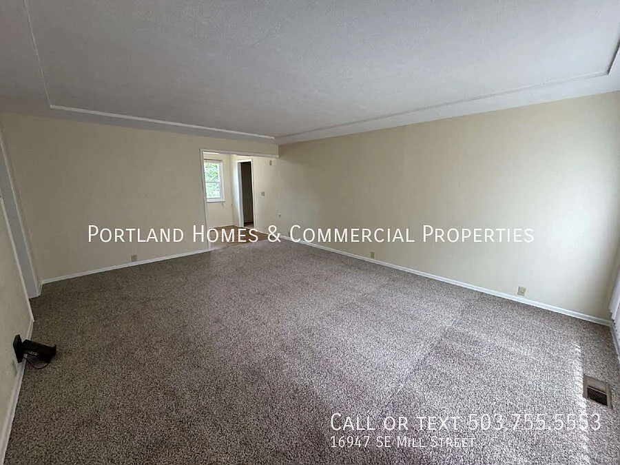 3 Bedroom 1 Bath House on Large Lot — Photo 2