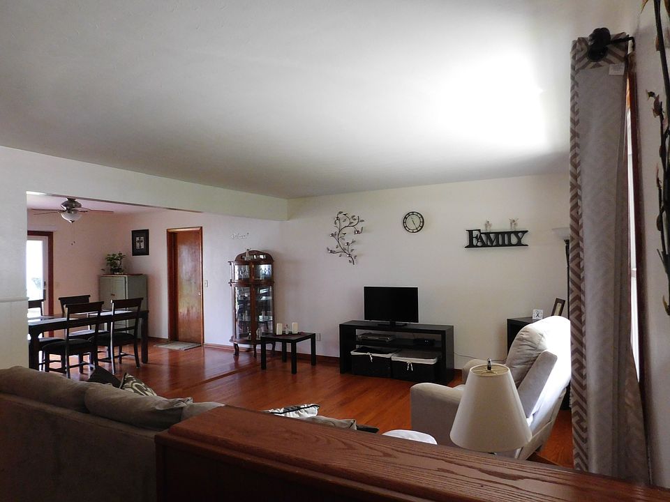 1st image of 301 E Shady Ln