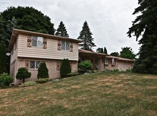 465 Thomas Ln, Grand Blanc, MI 48439