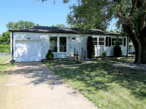 729 Kelvin Dr, Saint Louis, MO 63137