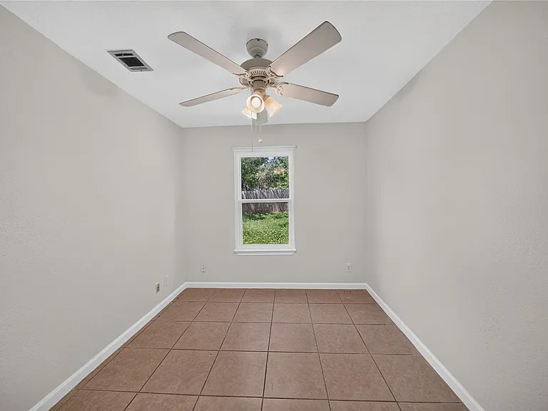 339 Fantail Loop #B — Photo 18