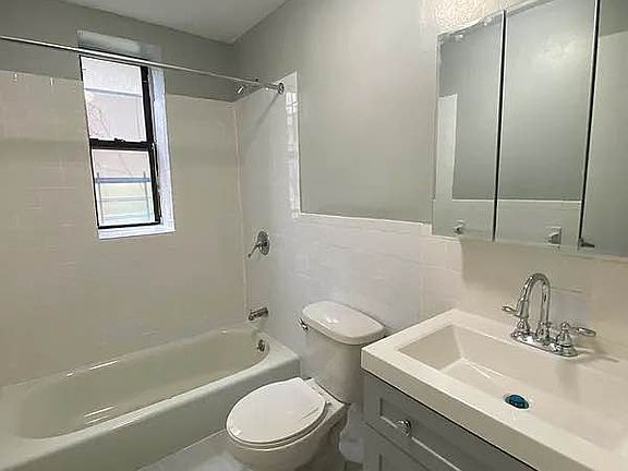 2nd image of 598 Marcy Ave APT 3L
