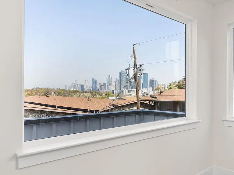 1402 Summit St #B — Photo 16