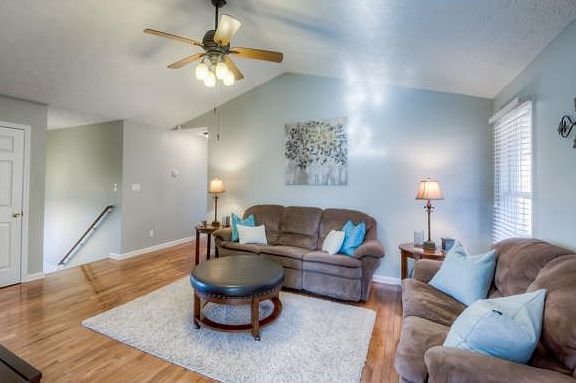 4th image of 1041 Carrington Ct