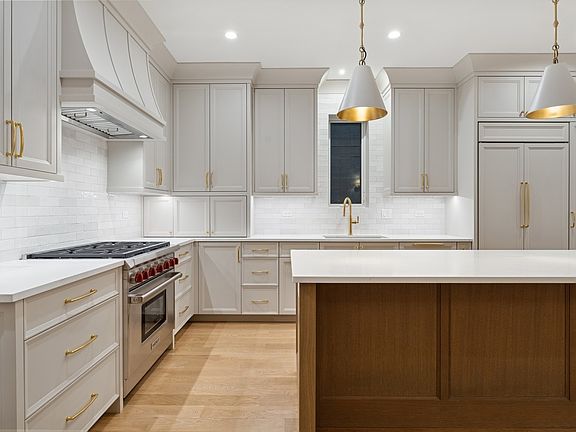 3rd image of 2023 W Augusta Blvd #1E