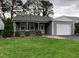 205 Canterbury Dr, Ridge, NY 11961