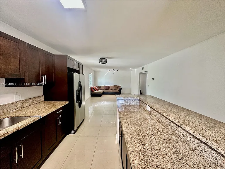 1540 SW 5th Pl #4 — Photo 8
