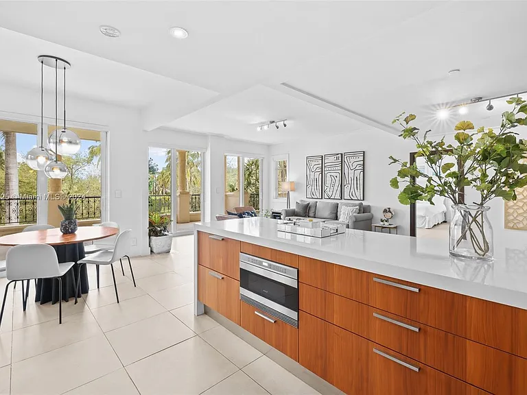 19127 Fisher Island Dr #19127 — Photo 14