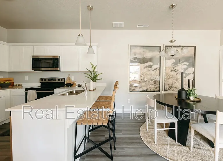 952 W Big Ben Ln #G101 — Photo 1