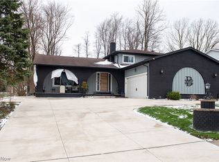 350 Panorama Dr, Seven Hills, OH 44131