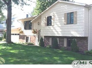 484 Constitution Ave, Marysville, MI