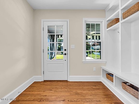 4th image of 566 Prospect Ave