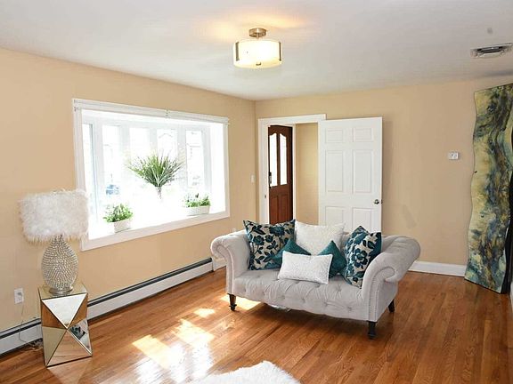 4th image of 338 Westside Ave