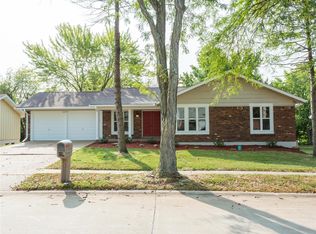 15472 Strollways Dr, Chesterfield, MO 63017