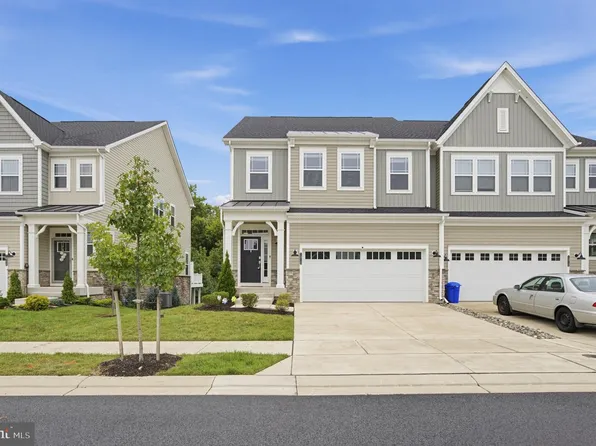 1910 Waters Landing Dr, Essex, MD 21221