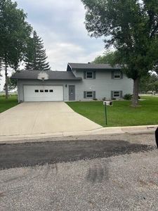 903 Willow Dr, Aberdeen, SD, 57401