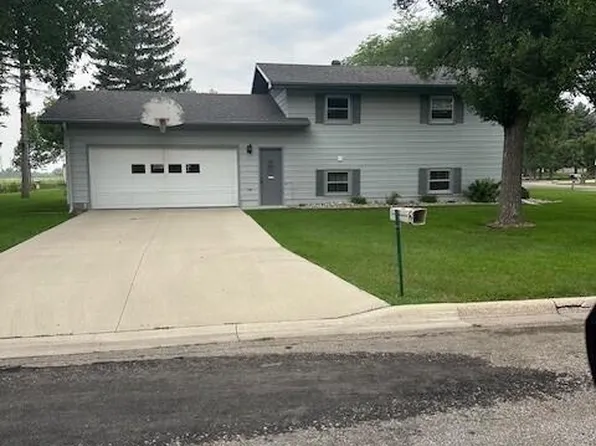 903 Willow Dr, Aberdeen, SD 57401