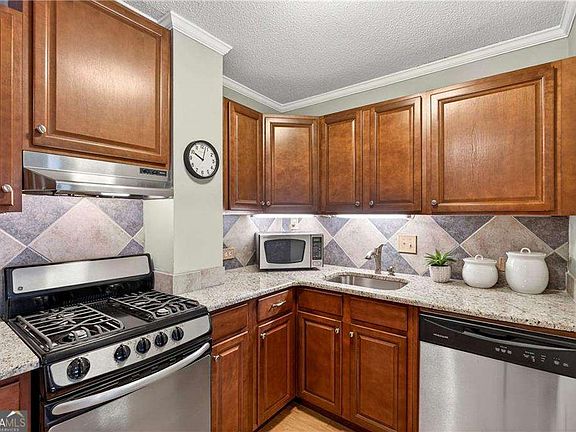 4th image of 2285 Peachtree Rd NE Unit 1106