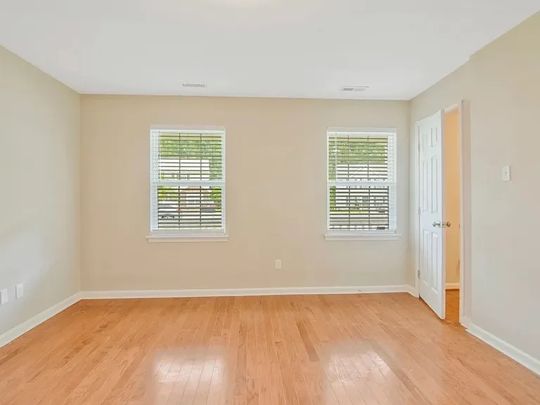 109 Knightwood Dr — Photo 12