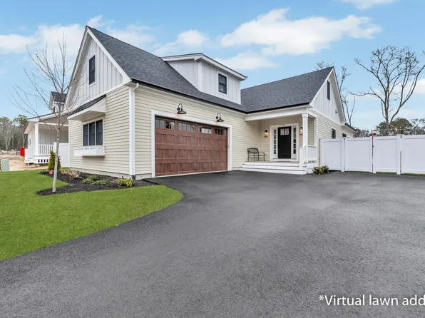 17 Josiah Path, Falmouth, MA 02540