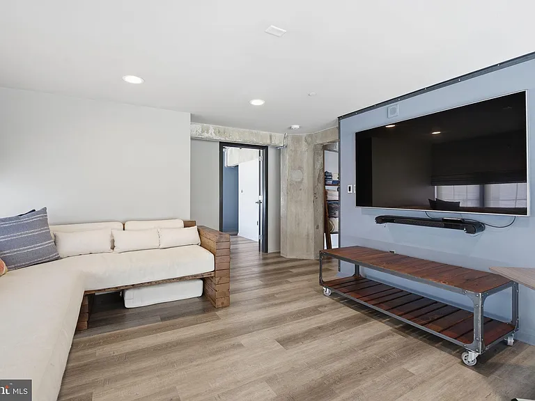 1200 Steuart St #1119 — Photo 10