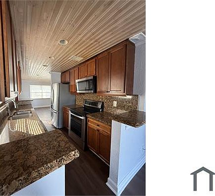 3rd image of 4642 Summit Blvd