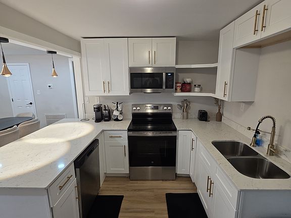 3rd image of 2202 Bacon Park Dr