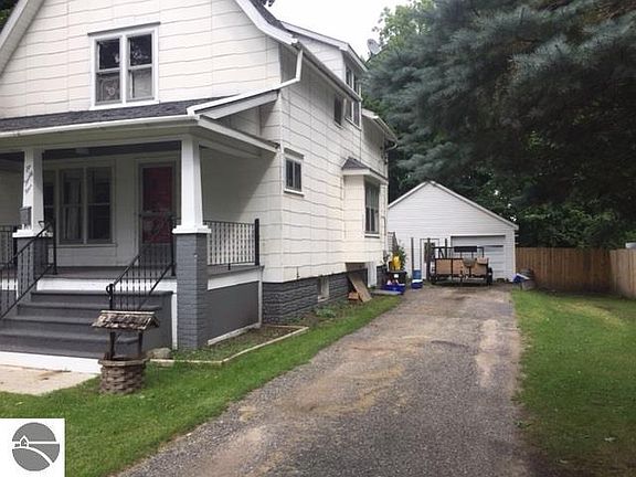 3rd image of 624 N River Ave
