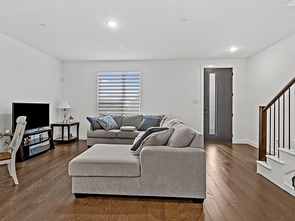 Living area - entrance