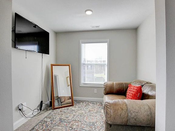 4th image of 1137 Black Oak Cir