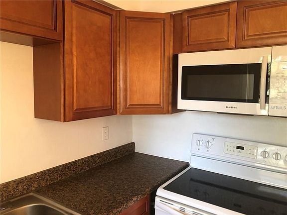 3rd image of 318 E Dakin Ave APT 9