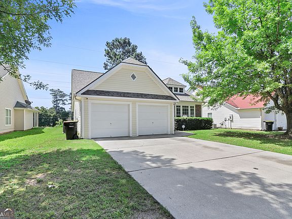 3rd image of 76 Camden Way