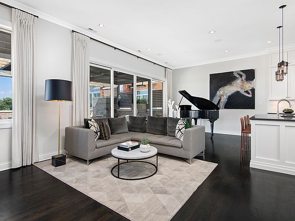 3rd image of 2242 W Lawrence Ave #403