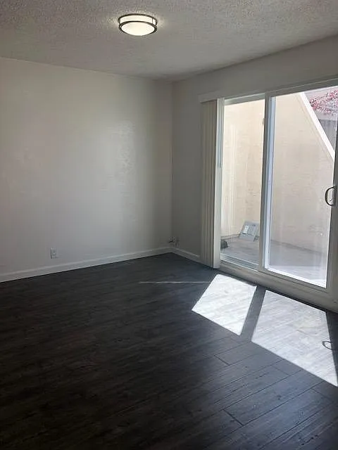 2 bed, 1.5 bath, 1066 sqft, $2,300 — Photo 3