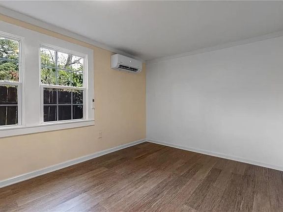 5th image of 114 N Julia St #C