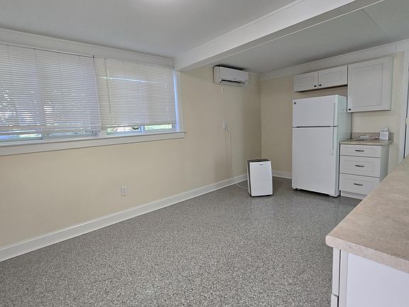 2nd image of 106 Bayberry Rd