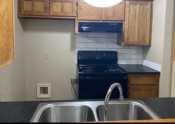 4th image of 5504 Lewis Ct E