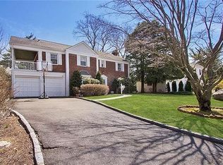 12 Gainsborough Rd, Scarsdale, NY 10583