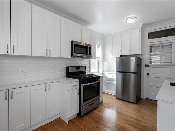 2nd image of 1731 W Thorndale Ave #2A