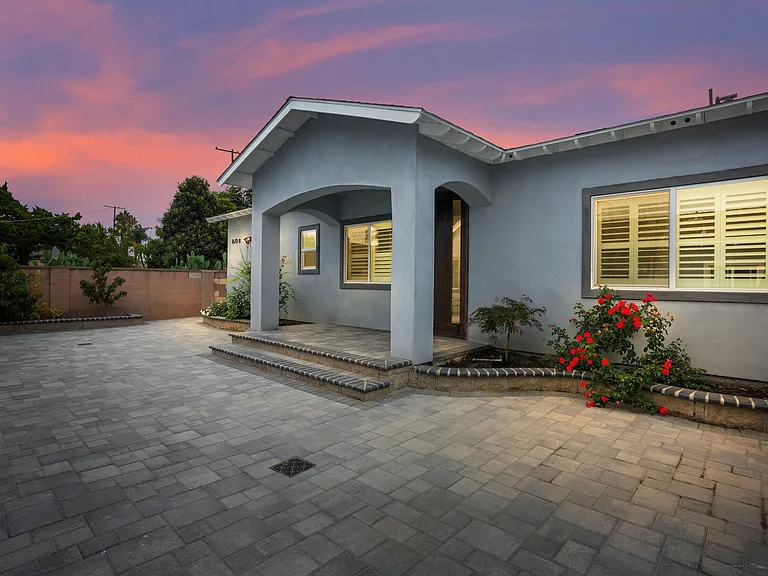 W Cerritos Ave — Photo 34