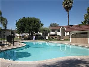 5th image of 1064 Redwood Ave APT 4